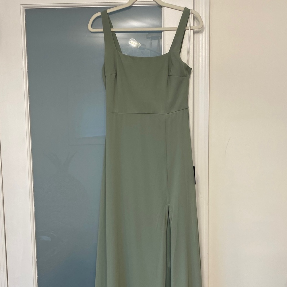 Lulu's Elegant Maxi Dress in Soft Green